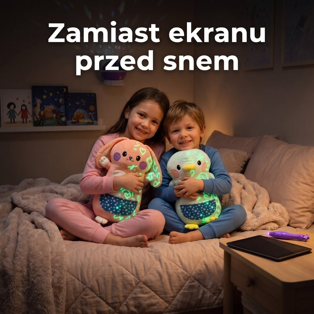 Rodzeństwo z pluszakami w łóżku zamiast tabletu